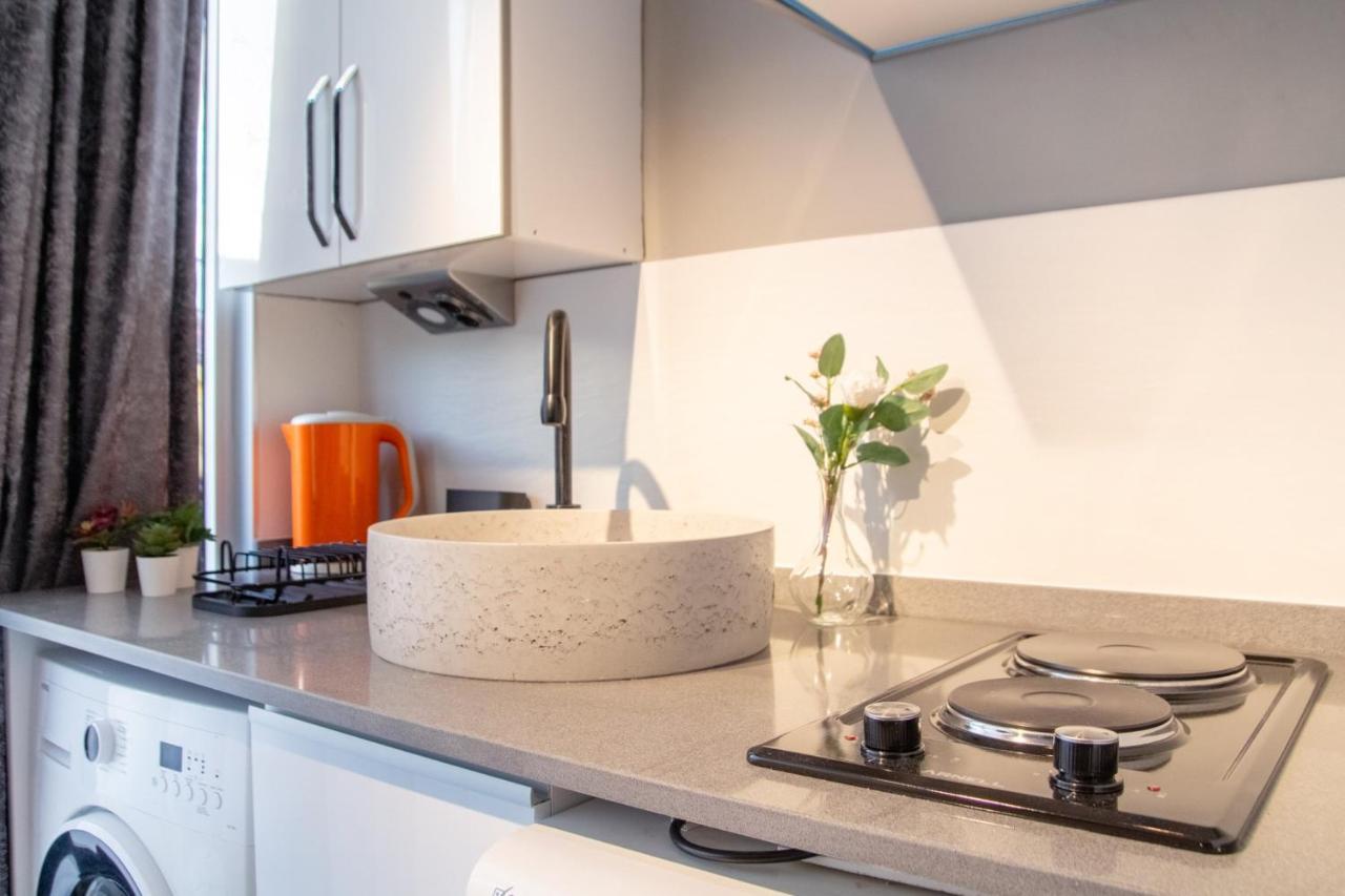 Invigorating Studio Flat Near Kordon In Alsancak Apartment İzmir Ngoại thất bức ảnh