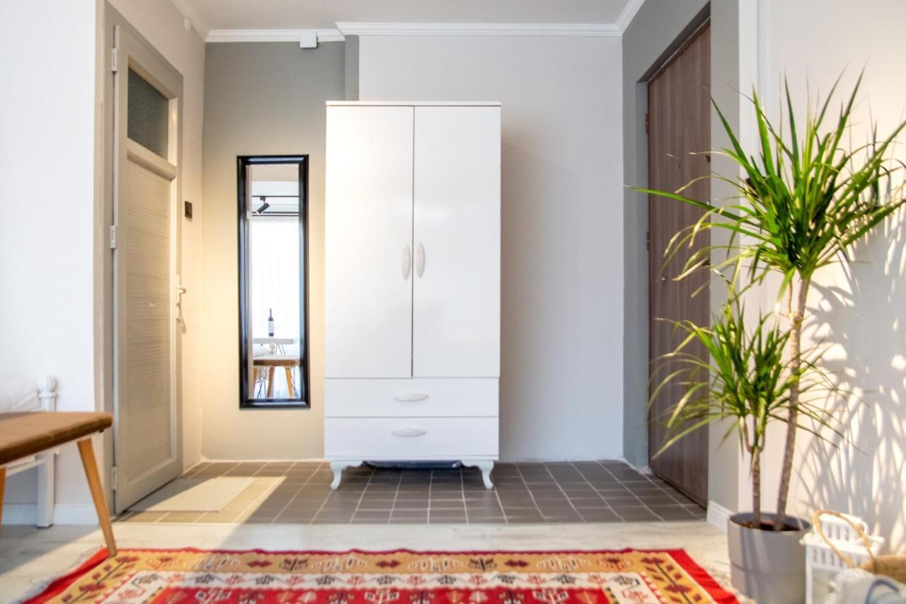Invigorating Studio Flat Near Kordon In Alsancak Apartment İzmir Ngoại thất bức ảnh